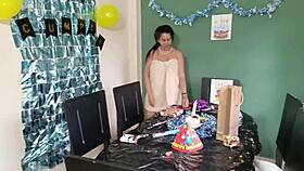 Feliz aniversário amor tive a foda caseira mais quente minhas tetas grandes quicando loucamente caralho