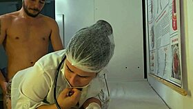 ereção durante consulta com a enfermeira gostosa deepthroat blowjob