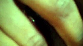 Dia buka lebar memek ebony basahnya sambil jilatin dalem solo di kasur