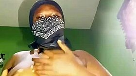 i was so horny i jus had to play with my pussy