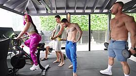 Hayley quinn yearns for triple penetration creampie