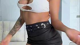 Latina babe with huge ass plays her juicy pussy so wet and teasing 😘🍑💦