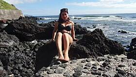 dig my feet on public beach