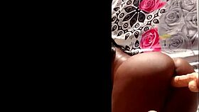 elvie stretches her ebony pussy wide outdoors in slutty phone clips