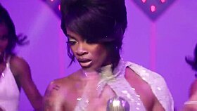 i love this cute beautiful music girl so much