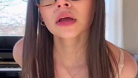 i love teasin you with my huge natural tits... cant stop shakin em