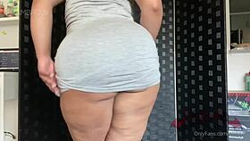 nixlynka claps her latina ass in tight dress