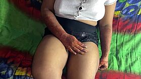 i can't stop fingering my desi indian girlfriend till she squirts sexy.