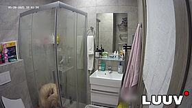 luuv kareflore films her amateur homemade shower routine up close