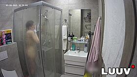 luuv kareflore films her amateur homemade shower routine up close