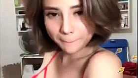 Hot dancer flashes her tempting bingo wings