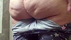 lori clenches her thick pawg curves