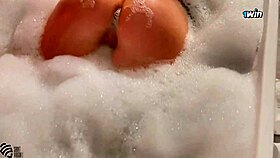 oh milf, your bath orgasm looks so fucking hot
