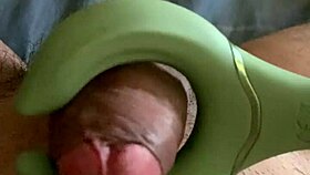 me masturbo y me corro con un juguete... ay que rico!