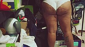 BBW GORDITA LIMPIA Y SE EXCITA