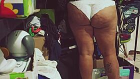 BBW GORDITA LIMPIA Y SE EXCITA