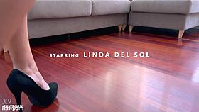 linda del sol shakes juicy ass masturbates wet pussy solo