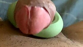 me masturbo y me corro con un juguete... ay que rico!