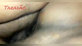 ei olha essa preta gozando gostoso enquanto leva leite no cuzinho apertado