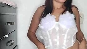 hey babe let me flash my big ass and seduce you hard