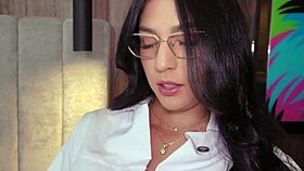 patient mistakes doctor for wife and pumps her full of cum