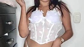 hey babe let me flash my big ass and seduce you hard