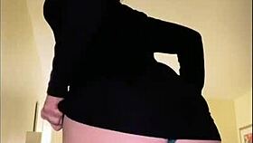 come worship my big black cock in this hotel room