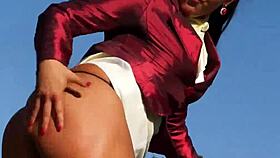 wanna see three glam hos get sprayed in outdoor threeway?