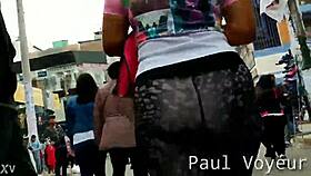 whoa that curvy ass fills those leggings