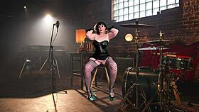 i'm granny carmen loving double dildo metal momma play