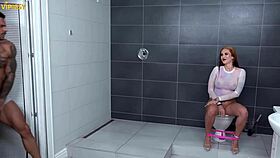 Redhead babe goes crazy in dripping wet piss orgy 💦🔥