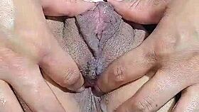 Quieres ver mi vagina jugosa mojada mientras me corro?
