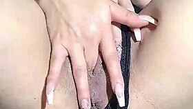 Quieres ver mi vagina jugosa mojada mientras me corro?