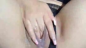 Quieres ver mi vagina jugosa mojada mientras me corro?