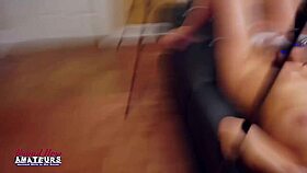 😍 lexxie rubs her clit hard while the fuck machine pounds her trimmed cunt deep!