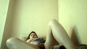 Ginger Paris fingers herself to orgasm 😍🌸