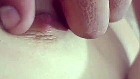 así me encanta manosear tu verga rica, joven... ven a masturbarte conmigo en casa