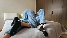 colombian offers cash to tourist for hot lesbian play at home