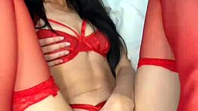 amateur slut fingers her wet pussy and squirts hard 💦🔥