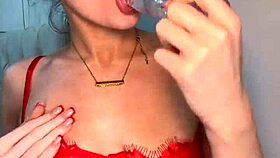 amateur slut fingers her wet pussy and squirts hard 💦🔥