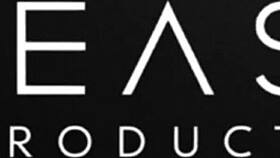 meia prima tempts in kitchen with exotic flashing and hardcore glamour play