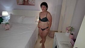 i catch hot latina changing n end up creampie'n her huge hairy pussy up close