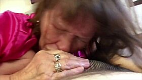 granny peggy sue delivers expert oral skills with deep enthusiasm