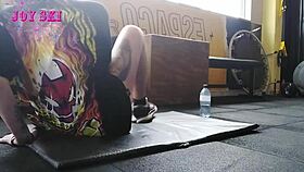 Alternative tattoo babe stretches her flexible gym body raw!