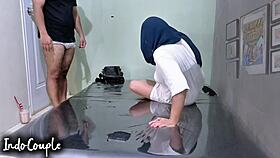 Desi Hijab Girl Gets Massaged by Therapist into Intense Pussy Pounding and Squirting