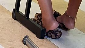 Lightskin ebony teen soles caught candidly