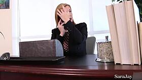 sara jay masturbates over lunch