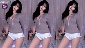 Korean girl dances cutely with big tits shaking sexy