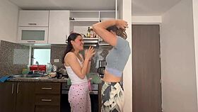 WATCH LATINA LESBIANS LICK PUSSIES IN DIVERTIDAS COMPILATION ORGASMS!