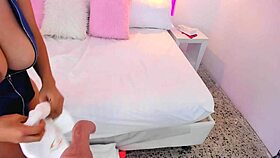 god my big tits feel so good rubbing this dildo all over in chaturbate show